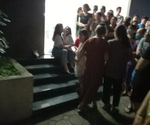 Vụ bé gái rơi từ tầng 24 chung cư xuống đất tử vong: 'Sao con bỏ mẹ mà đi vậy con ơi!'