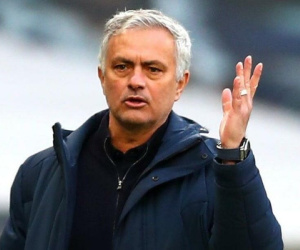 HLV Mourinho bị Tottenham sa thải