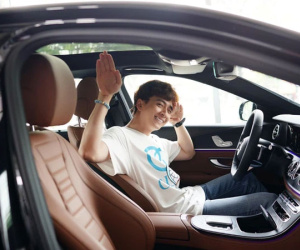 Ngô Kiến Huy tậu 'xe Mẹc' xịn xò hơn 3 tỷ đồng, tiện thể thông báo sắp mở rộng quy mô kinh doanh khiến dân tình trầm trồ