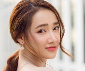 Nhã Phương không biết phim '1990' dời lịch chiếu, netizen tức giận chỉ trích