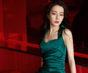 Địch Lệ Nhiệt Ba khoe nhan sắc say đắm trong bộ ảnh mới