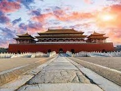 Tử Cấm Thành rộng lớn là thế, tại sao không có cây nào được trồng ở Tam Đại Điện?