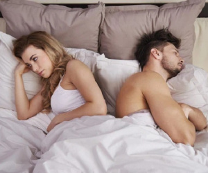 Vợ/chồng thờ ơ với tình dục: Nên và không nên làm gì?