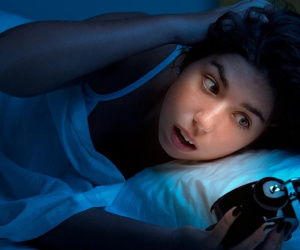 Phụ nữ tỉnh giấc vào ban đêm có nguy cơ chết trẻ cao gấp đôi, làm theo các cách này có thể giảm nguy cơ