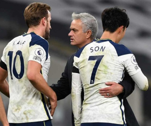 Tottenham sa thải Mourinho, Son Heung-min và Kane có phản ứng bất ngờ