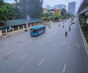 Phố phường Hà Nội khác lạ trong ngày Giỗ tổ Hùng Vương