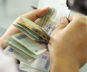 Vợ ‘năm lần bảy lượt’ lén lút gửi tiền về nhà ngoại