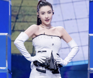 Trương Bá Chi khiến cả showbiz ngỡ ngàng khi tuyên bố quyết định đổi tên, truyền thông vội vã lý giải
