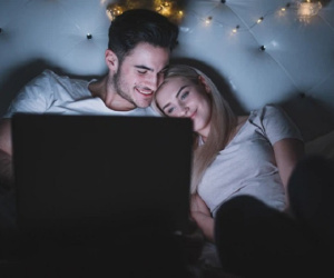 Xem phim 'nóng' có hại không?