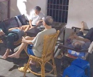 Ván cờ tướng vô hình của 4 người đàn ông mù khiến dân tình trầm trồ cùng câu chuyện cảm động đằng sau