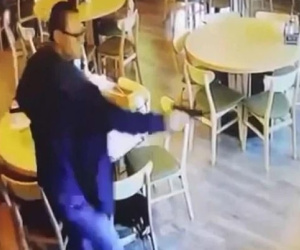 Sốc: Chồng mang súng vào nhà hàng giết vợ và người bạn, camera hiện trường gây ám ảnh kinh hoàng