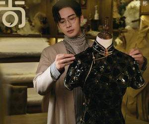 Tư Đằng: Lộ ảnh hiếm Trương Bân Bân tự may sườn xám cho Cảnh Điềm, nhìn tới cái áo mới bất ngờ vì quá đẹp