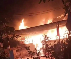 Cãi nhau với vợ, chồng xả khí gas đốt nhà