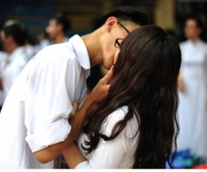 Con gái có người yêu khi học lớp 12, người mẹ viết tâm thư, đọc mấy câu cuối mà không kìm được nước mắt
