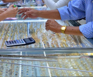 Giá vàng hôm nay 23-4: Quay đầu giảm nhanh, kinh tế Mỹ tốt lên