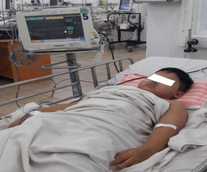 Bé trai 8 tuổi bị ngộ độc nặng khiến máu chuyển từ màu đỏ sang màu nâu