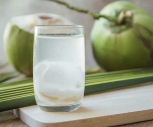 Uống nước dừa vào mùa hè: Rất tốt nhưng chuyên gia lưu ý 5 người không nên uống kẻo rước họa