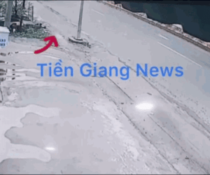 Video: Xe khách tông trúng xe máy, học sinh lớp 8 tử vong thương tâm