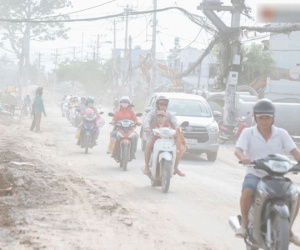 Dân Sài Gòn kêu trời vì con đường 'đau khổ' làm 3 năm chưa xong: Nắng thì bụi mịt mù, mưa thì lầy lội ao nước!