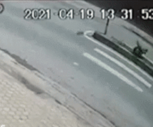 Video: Qua đường không quan sát gây tai nạn, hành động sau đó của người đàn ông còn gây phẫn nộ hơn