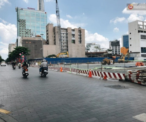 Rào chắn Metro số 1 cạnh phố đi bộ Nguyễn Huệ được tháo dỡ sau 7 năm