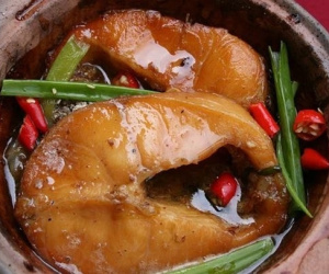 Bệnh nhân mang cá kho đến tái khám, BS ăn thử chỉ biết lắc đầu: 'Thủ phạm' gây bệnh ngay trong bữa ăn hàng ngày