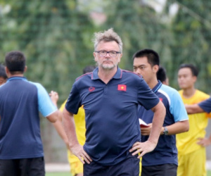 Mang tham vọng World Cup, 'phù thủy trắng' Troussier lại rủ thầy Park tham dự kèo đấu lạ