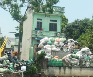 'Ngạt thở' vì ô nhiễm ở làng tái chế nhựa phế thải lớn nhất Hà Nội