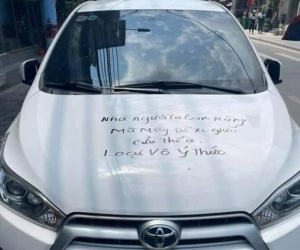 Dòng chữ đen trên nắp capo và cửa xe khiến tài xế "giận tím người": Dân mạng chia thành 2 phe sau khi nhìn bức ảnh này