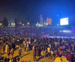 Ảnh: 'Biển' người chen chúc đông nghịt tại Sa Pa ngày cuối tuần