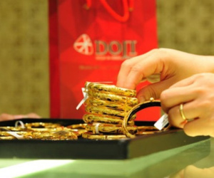 Giá vàng hôm nay 25/4: Đứng im, chờ quyết định quan trọng