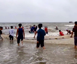 Vụ 4 nam sinh mất tích trên biển: Thi thể 2 nam sinh dạt vào bờ cách hiện trường 7km