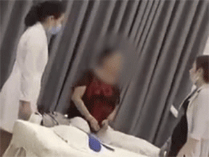 Người phụ nữ trung niên la hét, giãy nảy khi bị nhân viên thẩm mỹ viện nạt nộ: 'Tui không có đẹp, giờ nhìn tui như con quỷ nè'