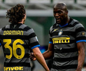 Inter băng về đích, Juventus có Ronaldo vẫn không thắng