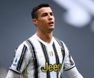 CĐV Juventus tức giận đòi tống Ronaldo lên ghế dự bị