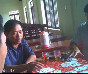 Bí thư đánh bạc tại hội trường UBND: 'Giải trí, uống café'