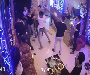 Ngang ngược: Nhóm côn đồ hành hung nhân viên, đập phá quán karaoke vì không rủ được nữ tiếp viên đi chơi cùng
