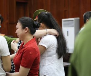 Y án tử hình 'ông trùm' ma túy Văn Kính Dương, Ngọc Miu khóc nức nở, ôm chia tay người tình