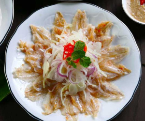 Món gỏi cá hút khách nhất Quy Nhơn được ví như 'sushi' phiên bản Việt