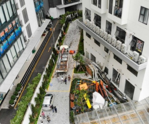 Hà Nội: Hiện trường vụ sập giá đỡ điều hoà khiến cư dân hoảng hốt