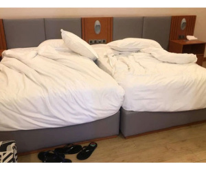 Bị phạt 500.000 đồng vì kê sát 2 chiếc giường khi đi du lịch: Khách hàng có lỗi hay khách sạn xử lý thiếu tình người?