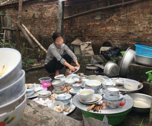 Mới tới cổng nhà bạn trai yêu 6 năm, cô gái trẻ lập tức muốn quay xe bỏ về sau một câu nói