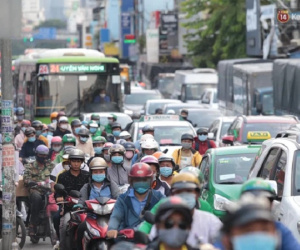 Chùm ảnh: Người dân đổ xô về quê nghỉ lễ 30/4 - 1/5, các cửa ngõ Sài Gòn bắt đầu ùn tắc kinh hoàng