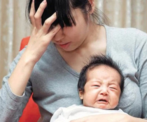Nửa đêm chồng thấy vợ cầm dao định cắt tay và câu chuyện đằng sau khiến ai nấy cũng thương cảm