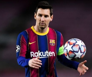 Barca đề nghị hợp đồng 10 năm kỳ lạ với Messi