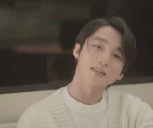 HOT: Sơn Tùng ra mắt MV Muộn Rồi Mà Sao Còn, hoá chàng trai 'lăn lộn' vì crush vừa đẹp trai vừa quá sức đáng yêu!