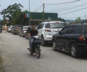 NÓNG: 4 người lạ đến nhà, chủ nhà nổ súng bắn 2 người tử vong tại chỗ