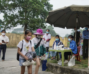 CẬN CẢNH: Hà Nội phong tỏa con ngõ nơi có ca dương tính SARS-CoV-2 mới nhất, người dân tự nguyện trở về nhà thực hiện cách ly tập trung