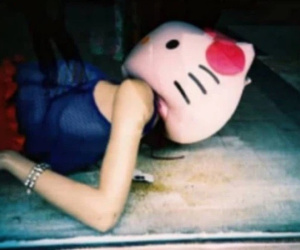 Đằng sau một món đồ chơi đáng yêu, Hello Kitty chứa đựng lời đồn ghê rợn, bắt nguồn từ bi kịch mẹ bất chấp cứu con gái 14 tuổi mắc bệnh ung thư