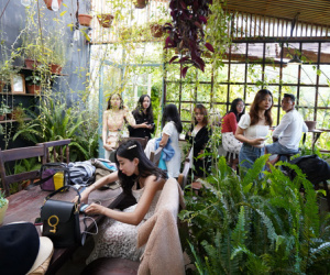 'Vỡ trận' các quán cà phê hot ở Đà Lạt hôm nay: Dân tình kéo nhau đi trú mưa, tìm chỗ đứng còn khó huống chi ngồi!